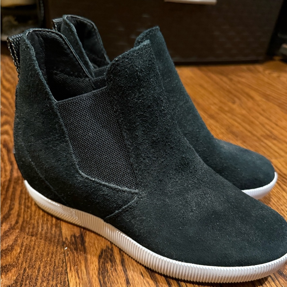SOREL Women's Out N About Slip-On Wedge II - size 7